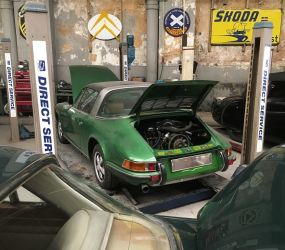 Garage Jan Jacob, oude groene auto